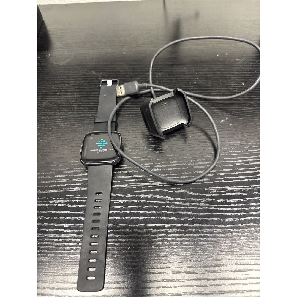 ⌚ Fitbit Versa 2 Smartwatch – Works Great – Charger Included